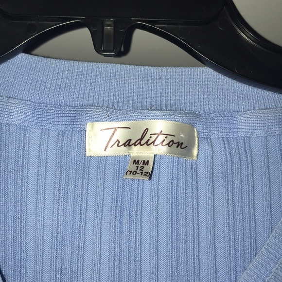 Tradition V neck top size medium - Picture 3 of 5